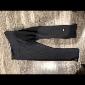 Reversible black/ blue lululemon cropped leggings